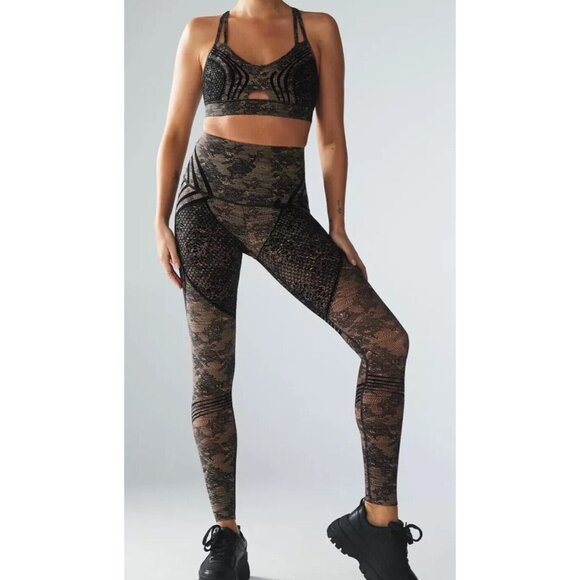 NEW Savage x Fenty Special FX Top and High-Waist Legging Size Medium - Picture 2 of 9